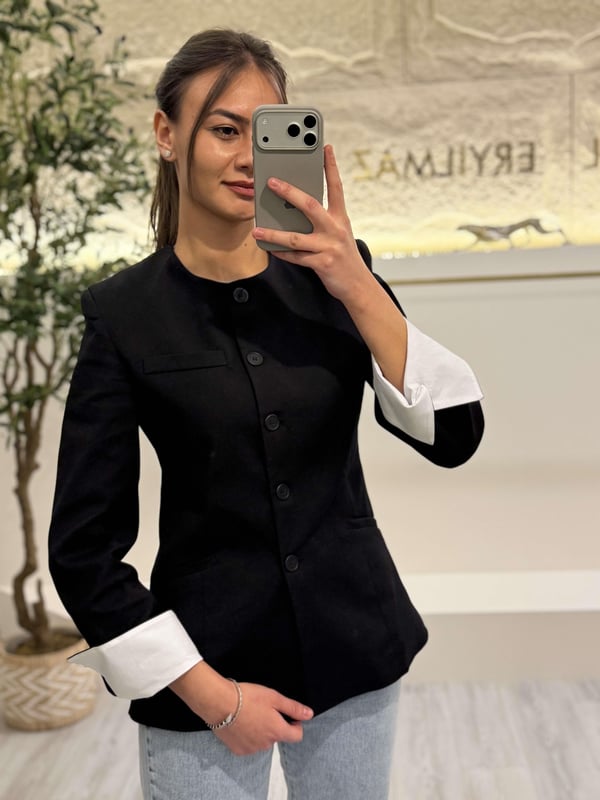 Kol Detaylı Siyah Blazer Ceket