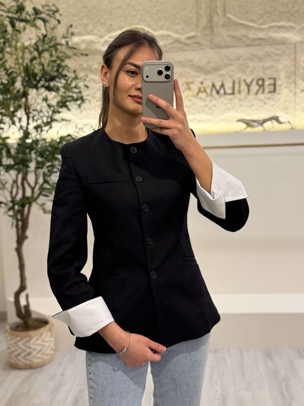 Kol Detaylı Siyah Blazer Ceket