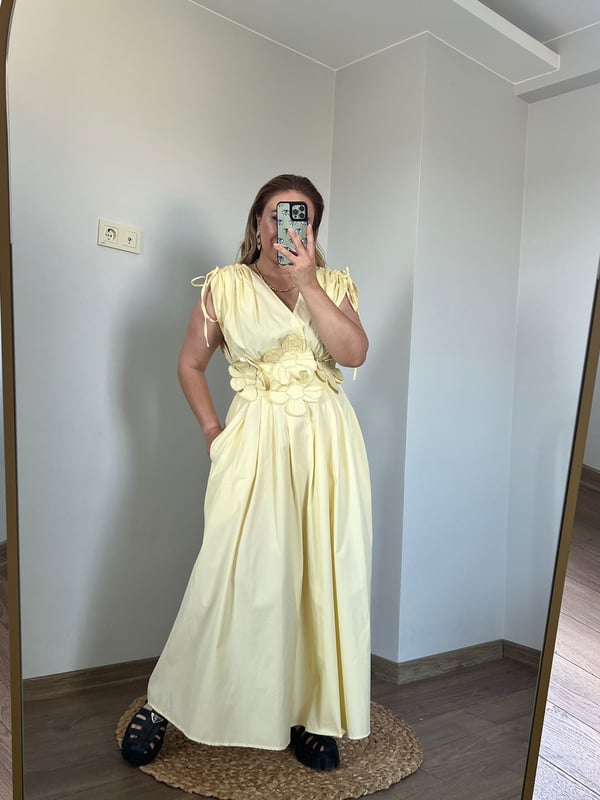 Beli Çiçek Detaylı Maxi Elbise (Sarı)