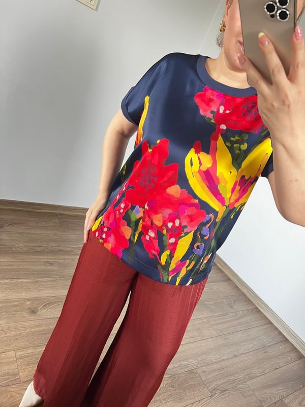 Çiçekli Bisiklet Yaka Tshirt (Lacivert) 
