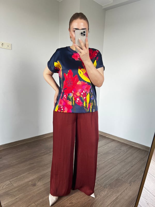 Çiçekli Bisiklet Yaka Tshirt (Lacivert) 