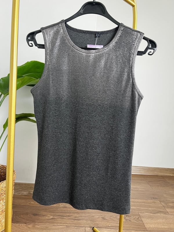 Gümük Yaka Kolsuz Body