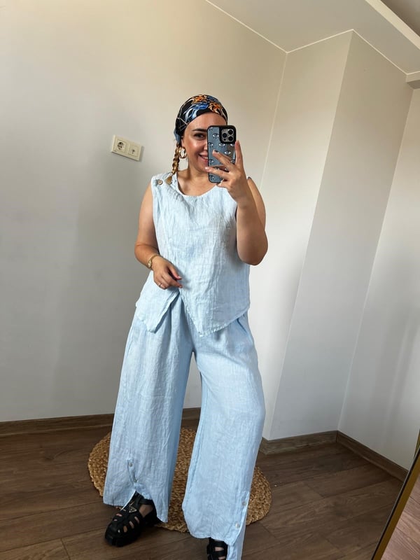 Omuzu Düğme Detaylı İtalyan Keten Kolsuz Üst  (Bebe Mavisi) 
