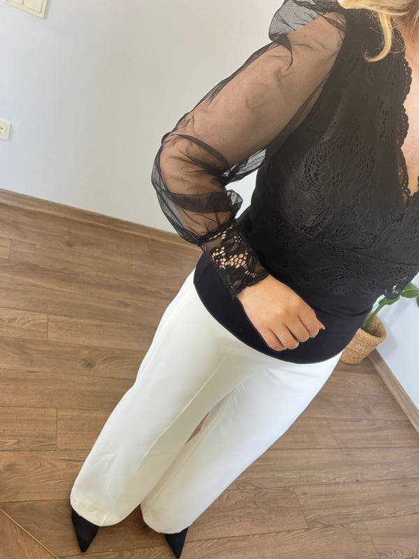 Orijinal Marka Kolları Tüllü V Yaka Bluz (Siyah)