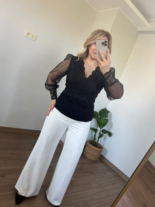 Orijinal Marka Kolları Tüllü V Yaka Bluz (Siyah)
