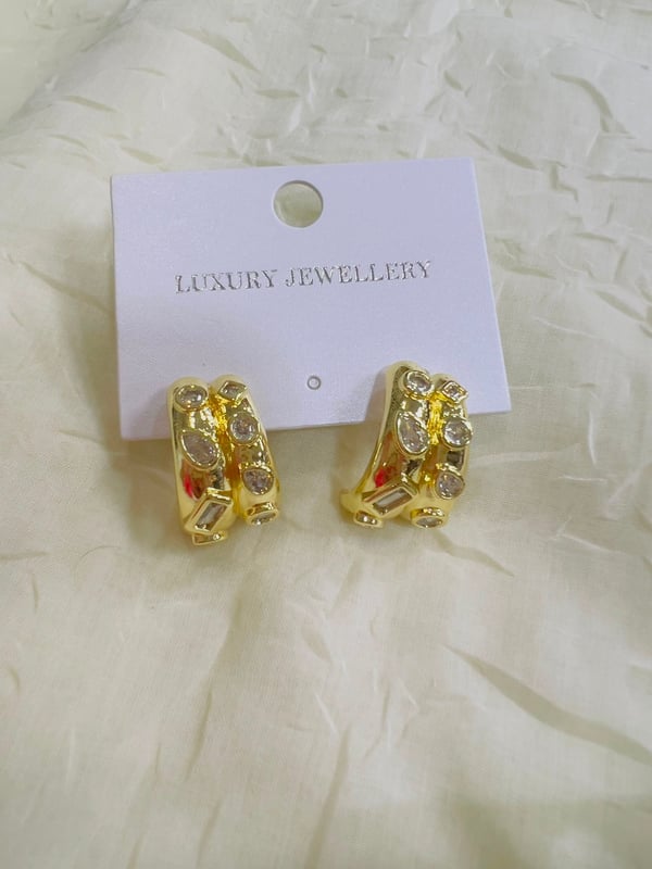 Şeffaf Taşlı Yarım Halka Küpe (Gold)