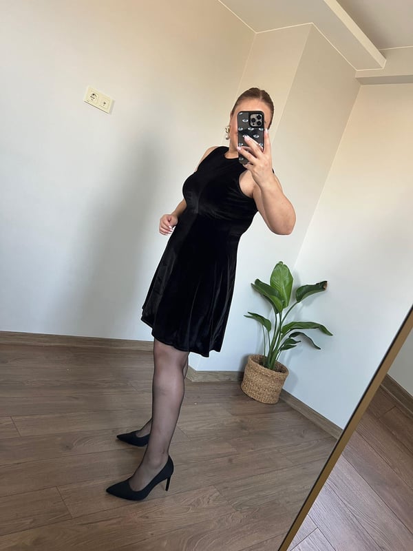 Siyah Kadife Kolsuz Elbise