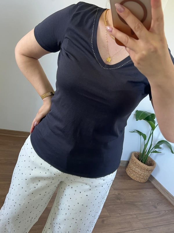 Yakası Taş Detaylı V Yaka Tshirt (Antrasit)