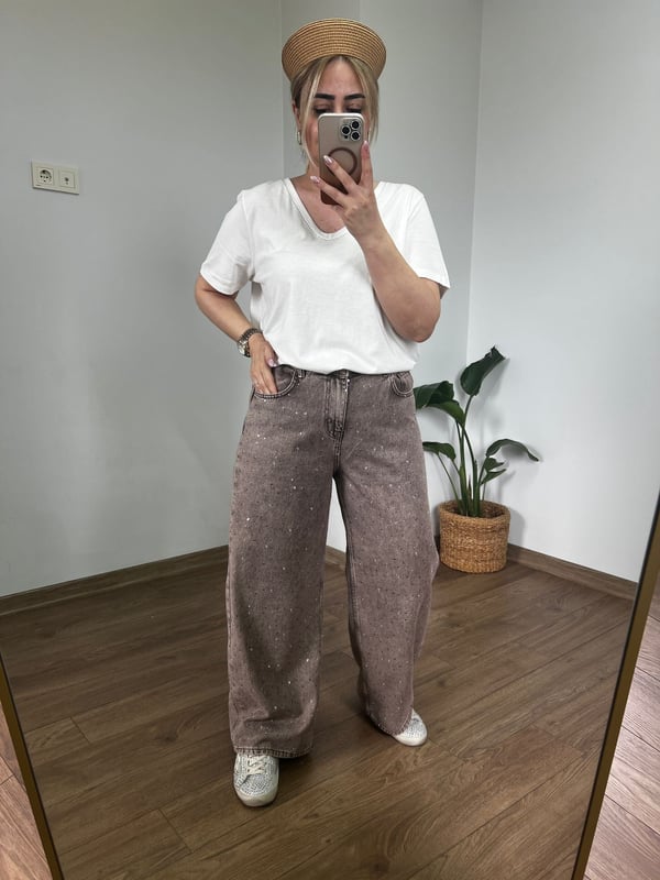 Yakası Taş Detaylı V Yaka Tshirt (Beyaz) 
