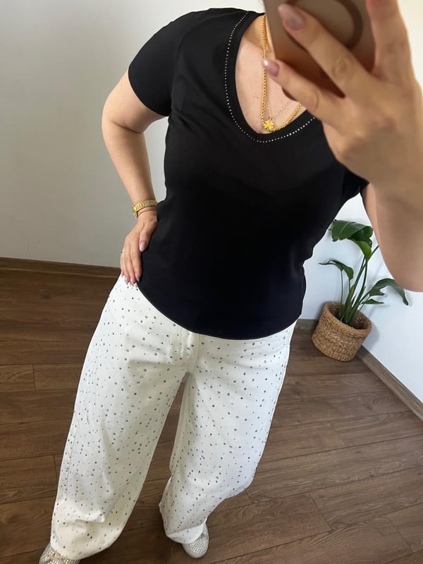 Yakası Taş Detaylı V Yaka Tshirt (Siyah)