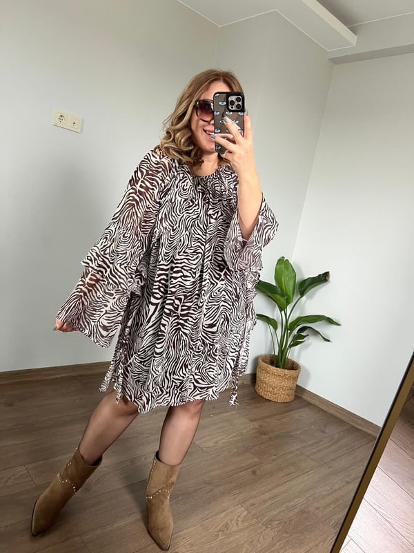 Zebra desen yanları fırfırlı  kısa şifon elbise 
