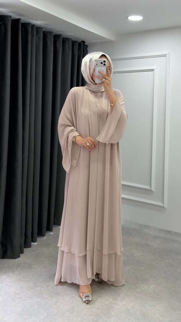 Larissa Abaya | Bej