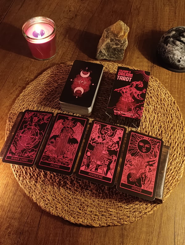 Colmans Pembe Cadı Tarot Destesi 78 Kart - Arındırma Kesesi Hediyeli