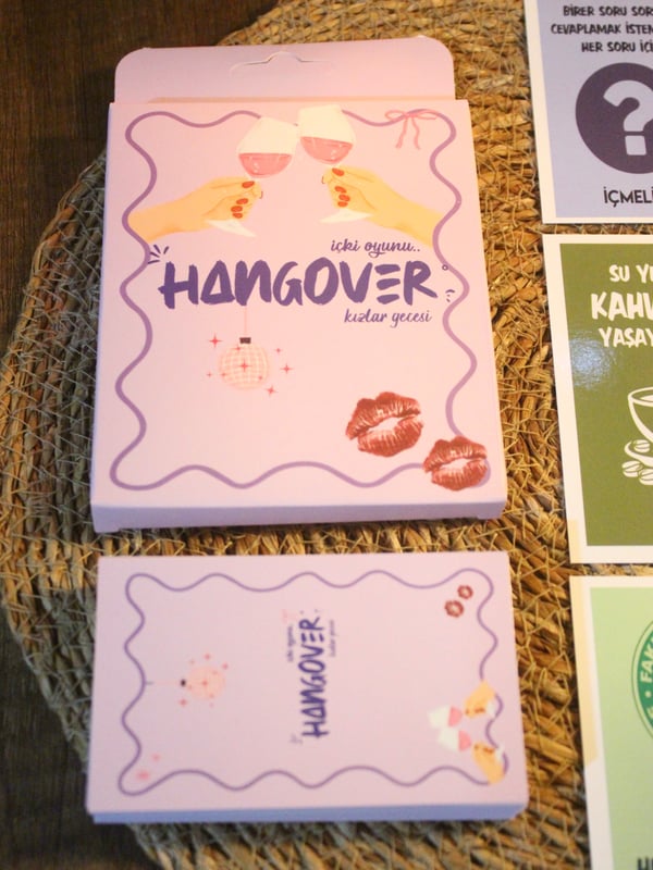 Hangover Kız Kıza İçki Oyunu - Kese Hediyeli 45 Kart - Eğlenceli Parti Oyunu