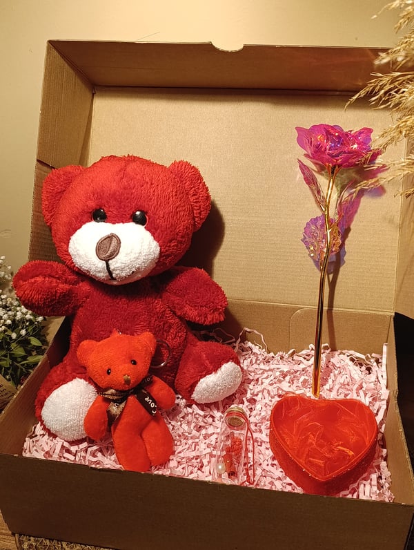 Kırmızı Ayıcık 25cm - Anahtarlık - Dilek Şişesi - Kalp Tüllü Kutu - Sonsuzluk Gülü Hediye Seti