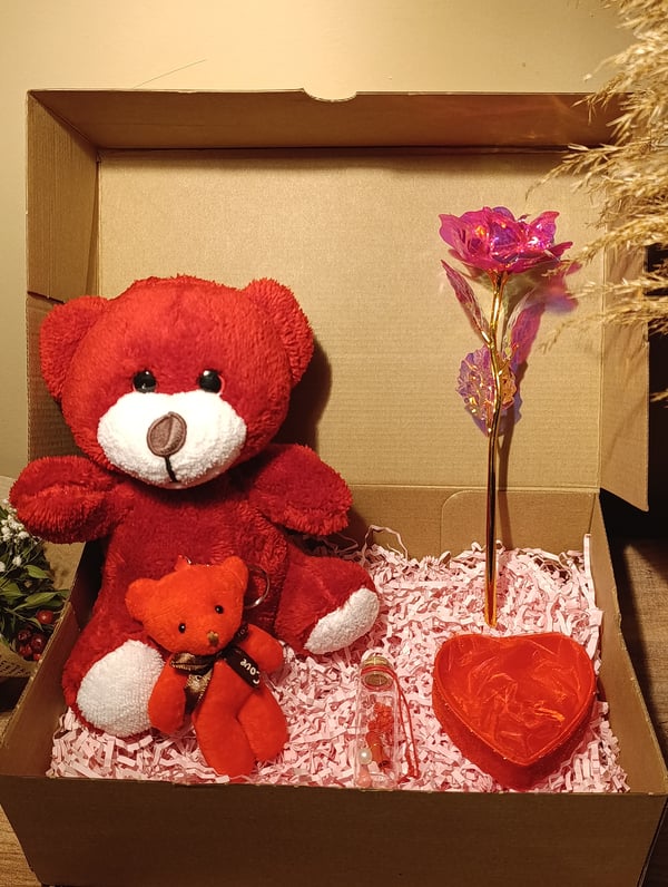 Kırmızı Ayıcık 25cm - Anahtarlık - Dilek Şişesi - Kalp Tüllü Kutu - Sonsuzluk Gülü Hediye Seti