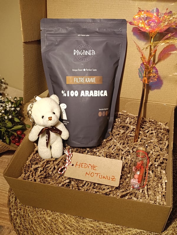 Kutulu Hediye Seti Beyaz Ayıcık Anahtarlık - Filtre Kahve 250 gr. - Dilek Şişesi - Sonsuzluk Gülü