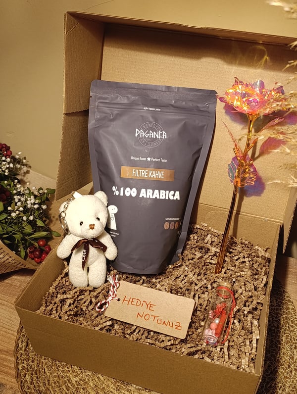 Kutulu Hediye Seti Beyaz Ayıcık Anahtarlık - Filtre Kahve 250 gr. - Dilek Şişesi - Sonsuzluk Gülü
