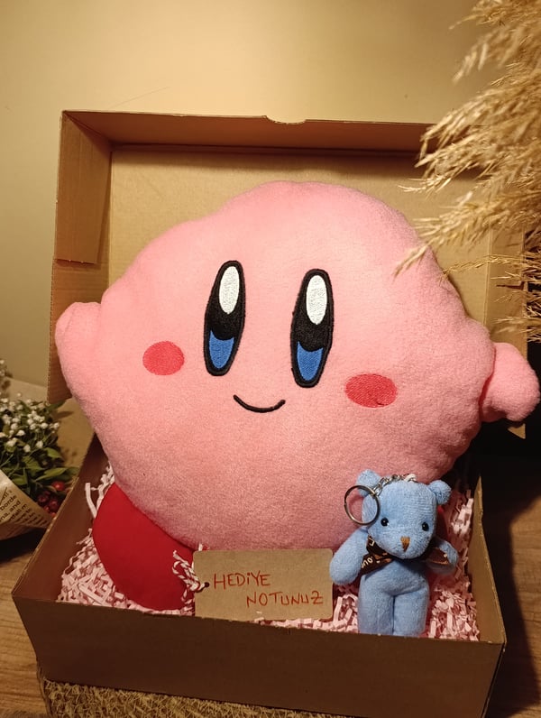 Kutulu Hediye Seti / Kirby Yastık 30cm ve Ayıcık Anahtarlık