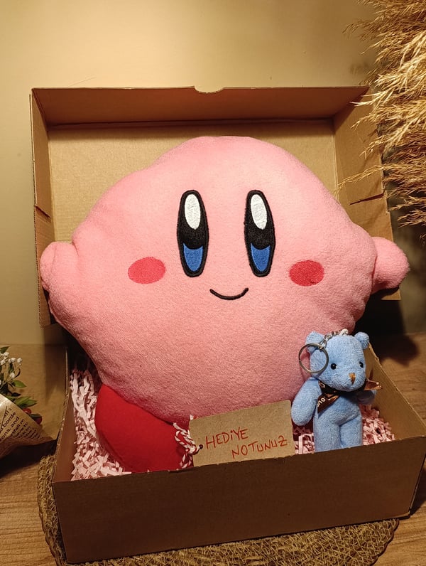 Kutulu Hediye Seti / Kirby Yastık 30cm ve Ayıcık Anahtarlık