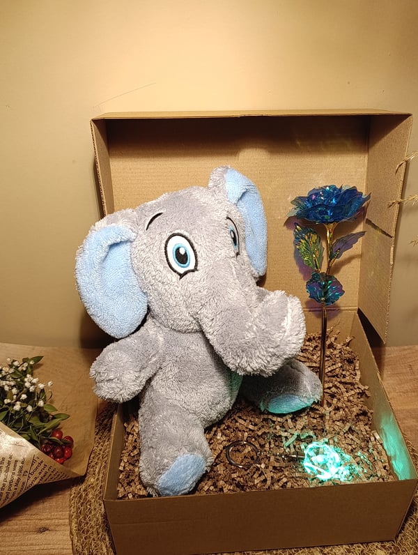 Kutulu Hediye Seti / Peluş Fil 24cm - Renk Değiştiren Işıklı Anahtarlık - Sonsuzluk Gülü 
