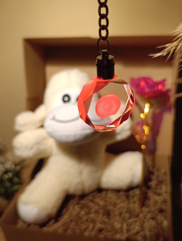 Kutulu Hediye Seti / Peluş Kuzu 24cm - Renk Değiştiren Işıklı Anahtarlık - Sonsuzluk Gülü 