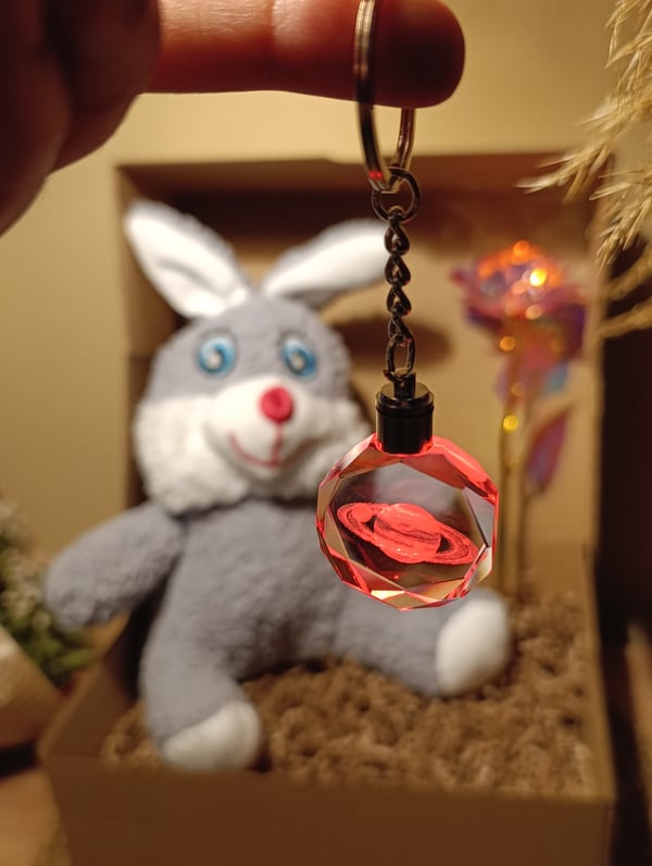 Kutulu Hediye Seti / Peluş Tavşan 30cm - Renk Değiştiren Işıklı Anahtarlık - Sonsuzluk Gülü 