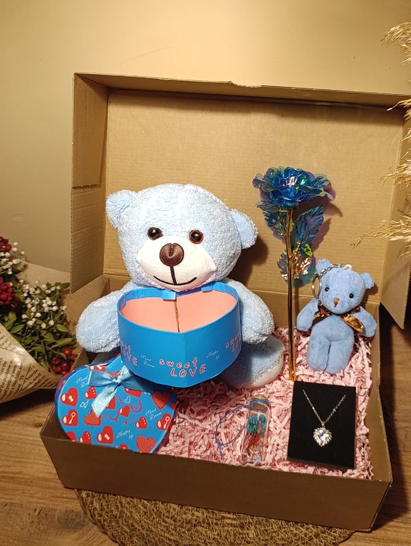 Mavi Kutulu Ayıcık 25cm - Anahtarlık - Dilek Şişesi - Sonsuzluk Gülü - Kalpli Kolye Hediye Seti