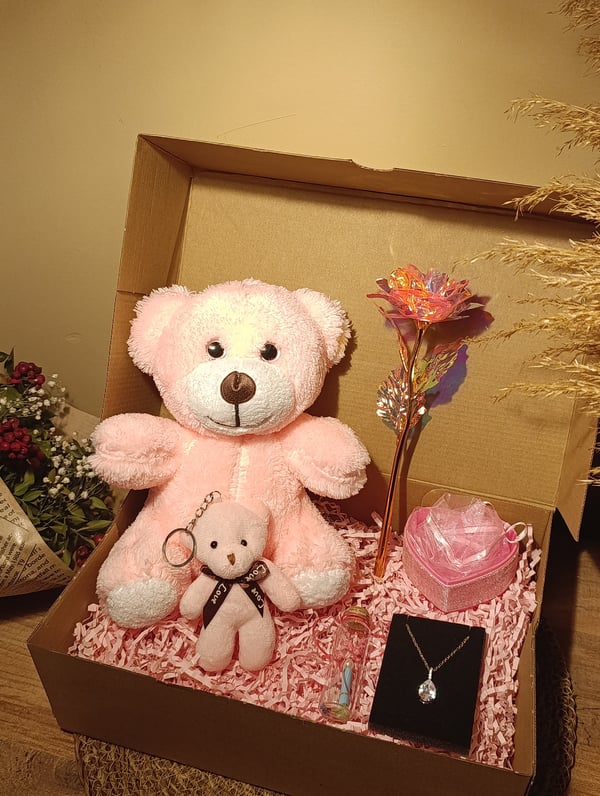 Pembe Ayıcık 25cm - Anahtarlık - Dilek Şişesi - Kalpli Kutu - Sonsuzluk Gülü - Kolye Hediye Seti