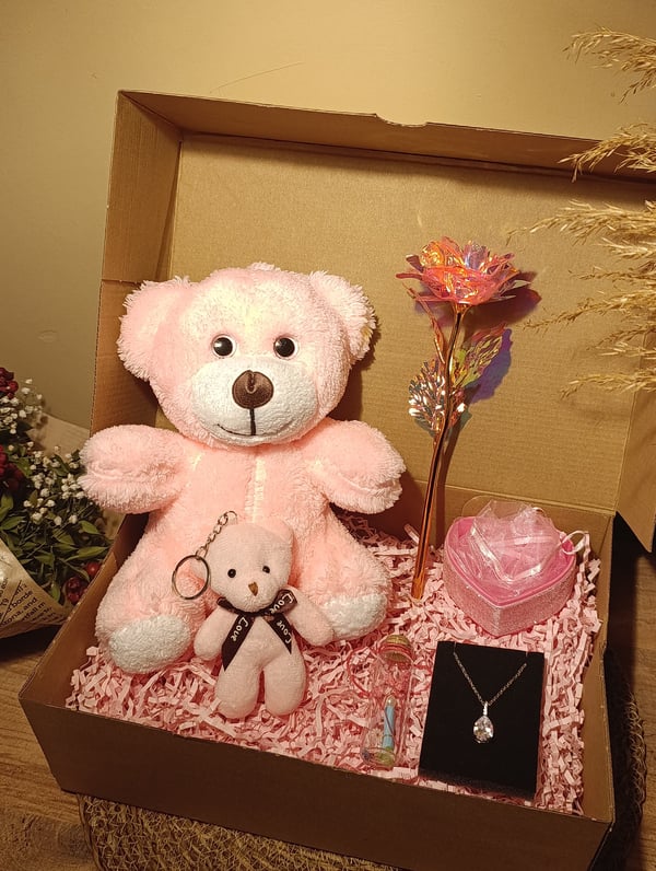 Pembe Ayıcık 25cm - Anahtarlık - Dilek Şişesi - Kalpli Kutu - Sonsuzluk Gülü - Kolye Hediye Seti