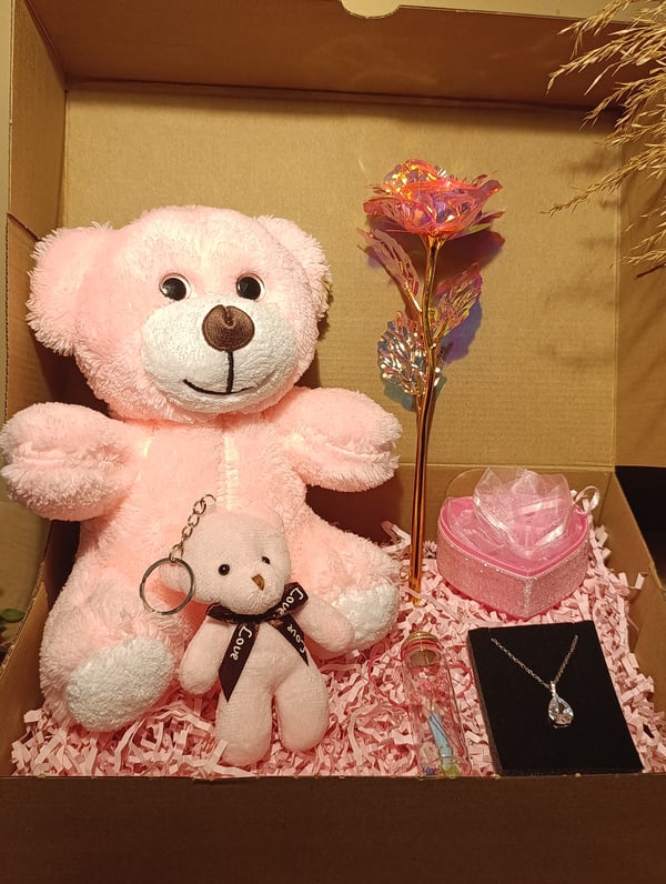 Pembe Ayıcık 25cm - Anahtarlık - Dilek Şişesi - Kalpli Kutu - Sonsuzluk Gülü - Kolye Hediye Seti