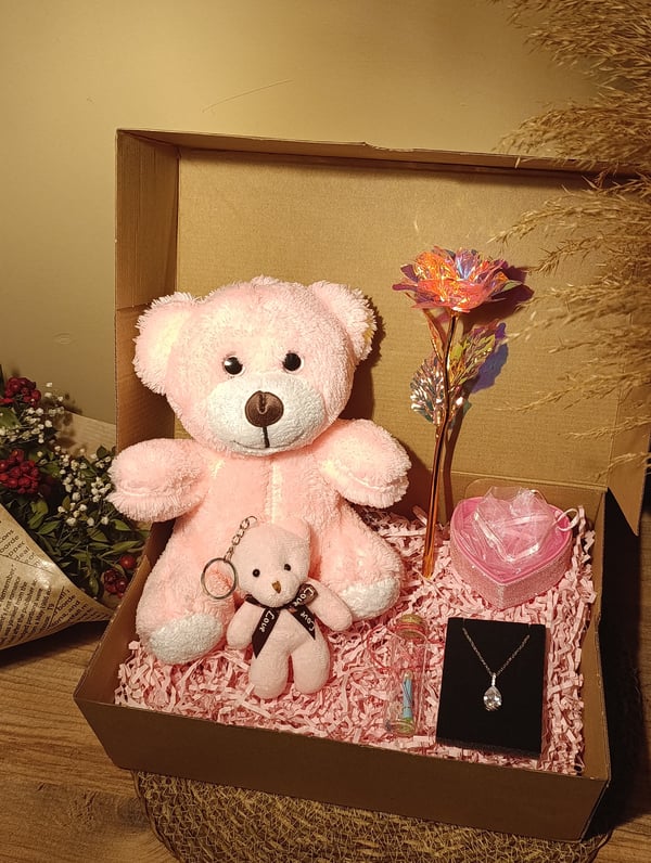 Pembe Ayıcık 25cm - Anahtarlık - Dilek Şişesi - Kalpli Kutu - Sonsuzluk Gülü - Kolye Hediye Seti
