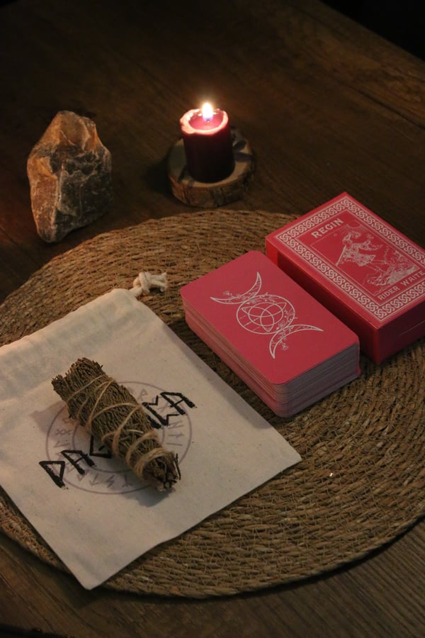 Pembe Cadı Tarot Destesi 78 Kart - Kişiye Özel İsim Baskılı Arındırma Kesesi - Demet Tütsü
