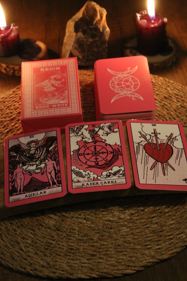 Pembe Cadı Tarot Destesi 78 Kart - Kişiye Özel İsim Baskılı Arındırma Kesesi - Demet Tütsü