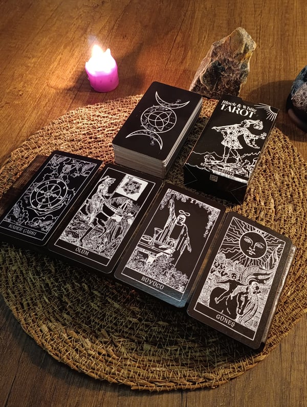 Siyah Beyaz Tarot Destesi 78 Kart - Arındırma Kesesi Hediyeli
