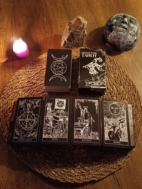 Siyah Beyaz Tarot Destesi 78 Kart - Arındırma Kesesi Hediyeli