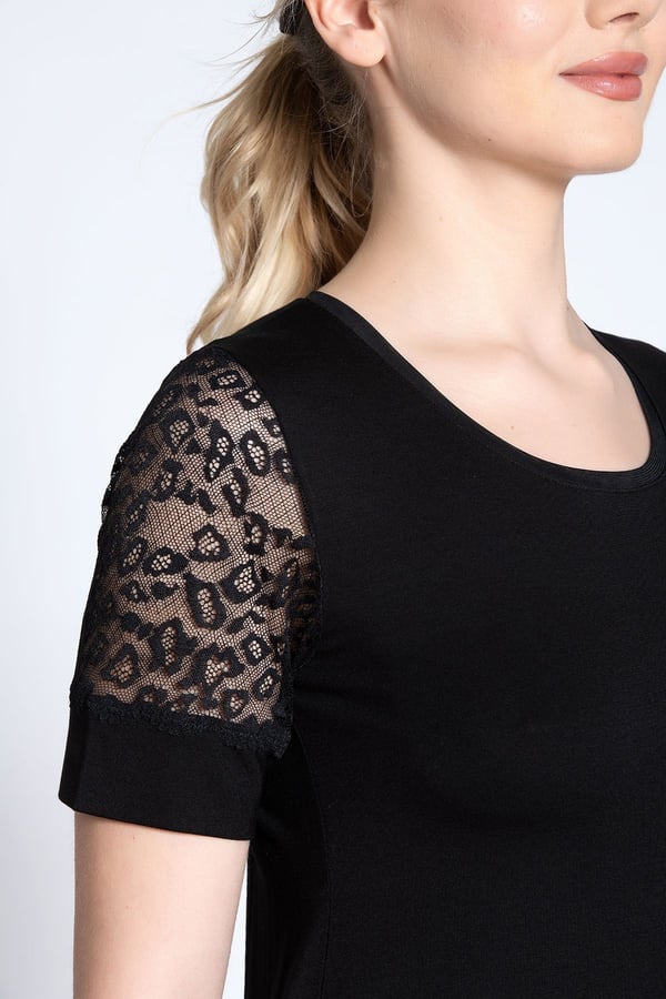 Bisiklet Yaka Kolları Dantelli ve Manşetli Kadın Tshirt