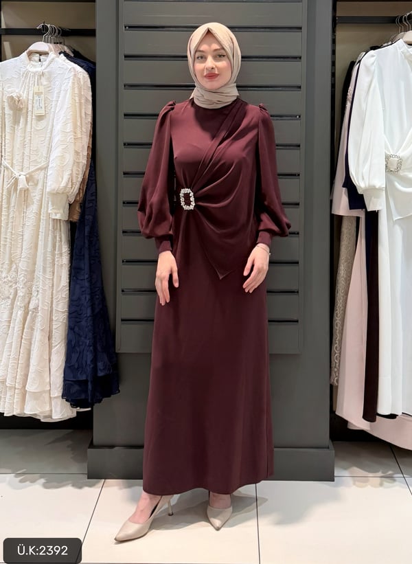 BROŞ DETAY ELBİSE MÜRDÜM 