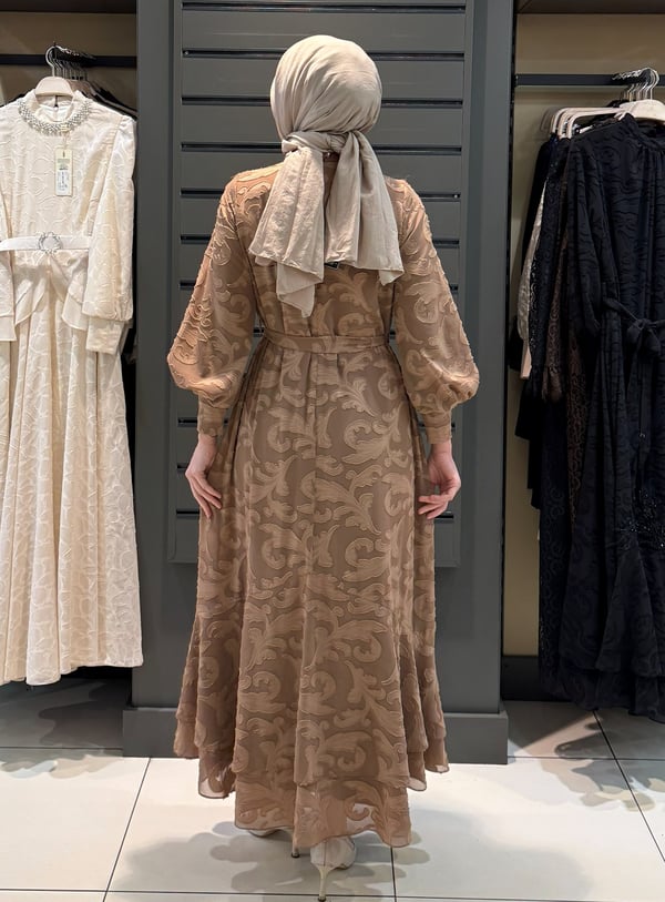 ÇİÇEK DETAY ELBİSE CAMEL