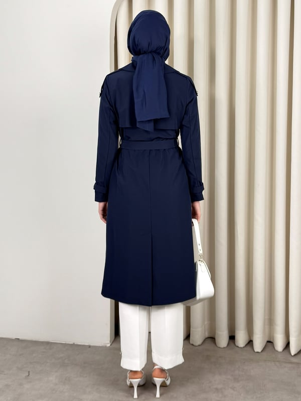 ESİLA TRENCH LACİ