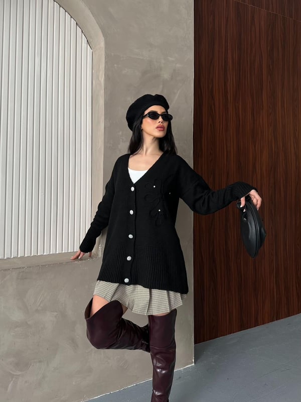 Kristal Düğme Ve Süzene Detaylı Triko Hırka Oversize Siyah