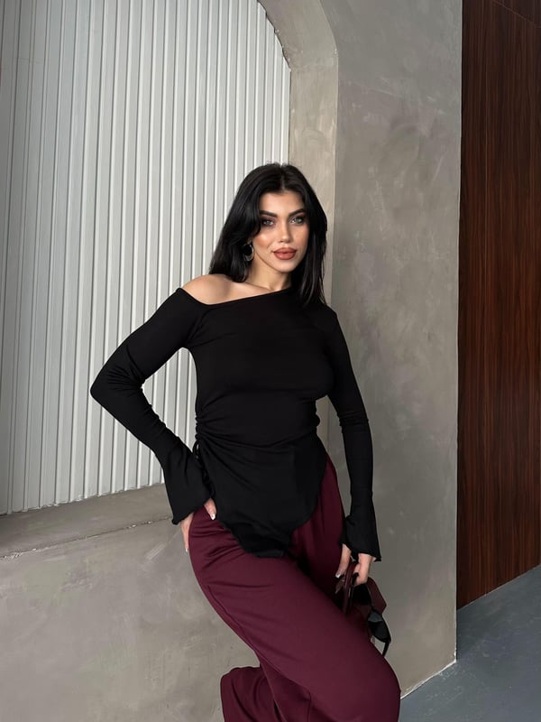Oysh Asimetrik Yan Büzgülü Bluz Siyah