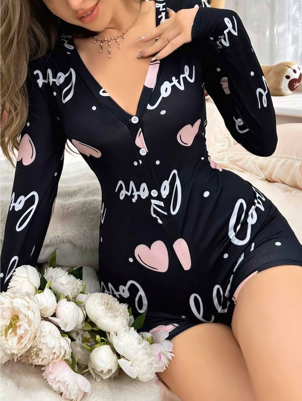 Kadın Siyah Kalp Desenli Love Yazılı Pijama Tulumu