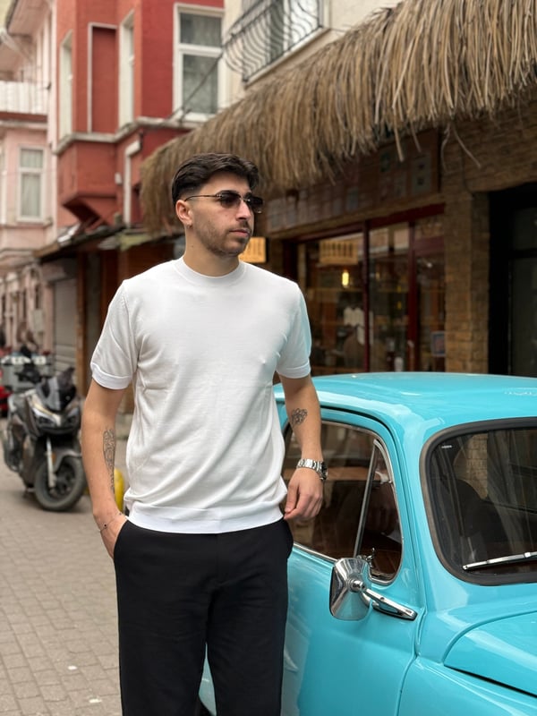 Beyaz Bisiklet Yaka Slim Fit Tişört