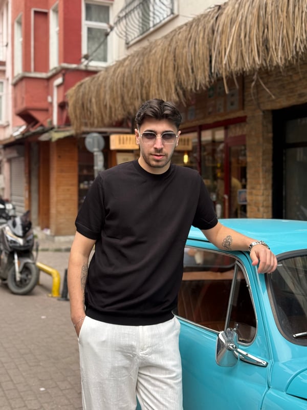 Siyah Bisiklet Yaka Slim Fit Tişört