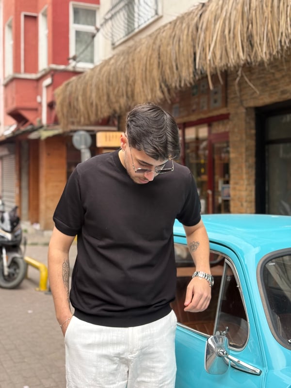 Siyah Bisiklet Yaka Slim Fit Tişört
