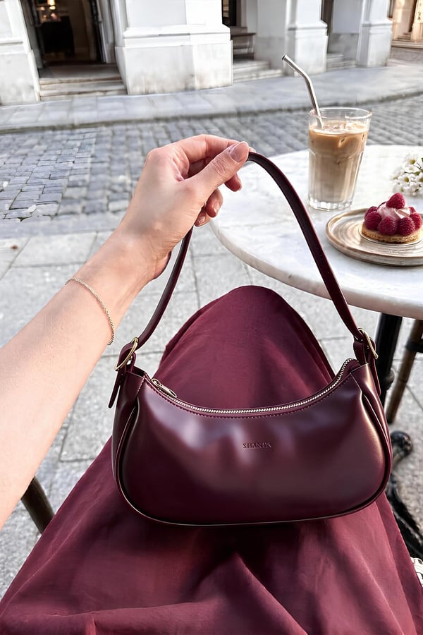 Bordo D70 Gold Toka Detaylı Fermuarlı Geniş İç Hacimli Minimal Kadın Baget El ve Omuz Omuz Çantası