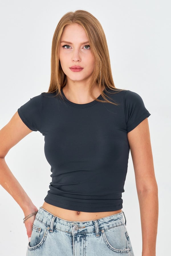 alihmztshrtkadin-bisiklet-yaka-kisa-ko-dabd7-.jpg