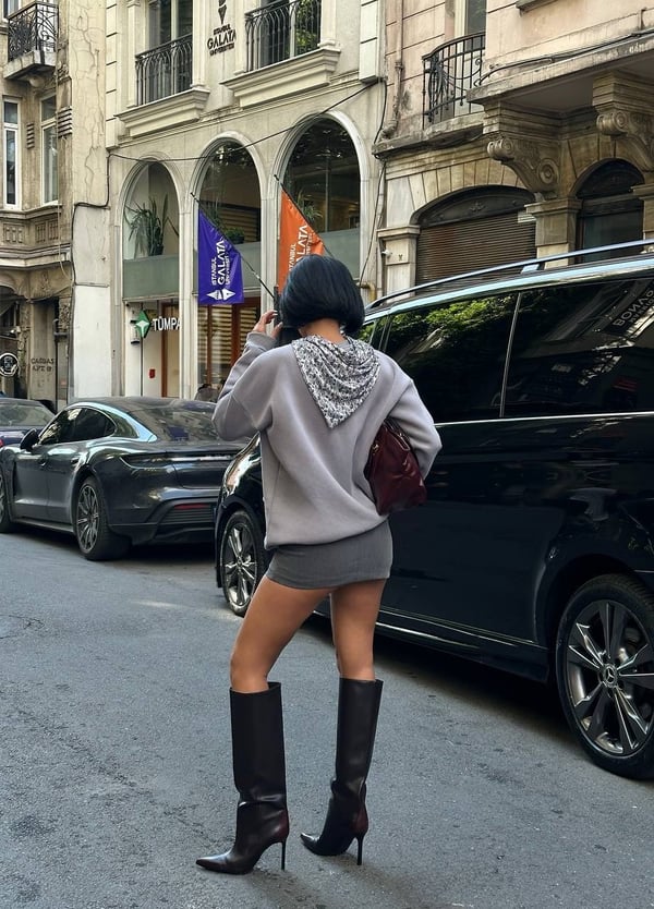 Fular Yakalı Modern Sweatshirt