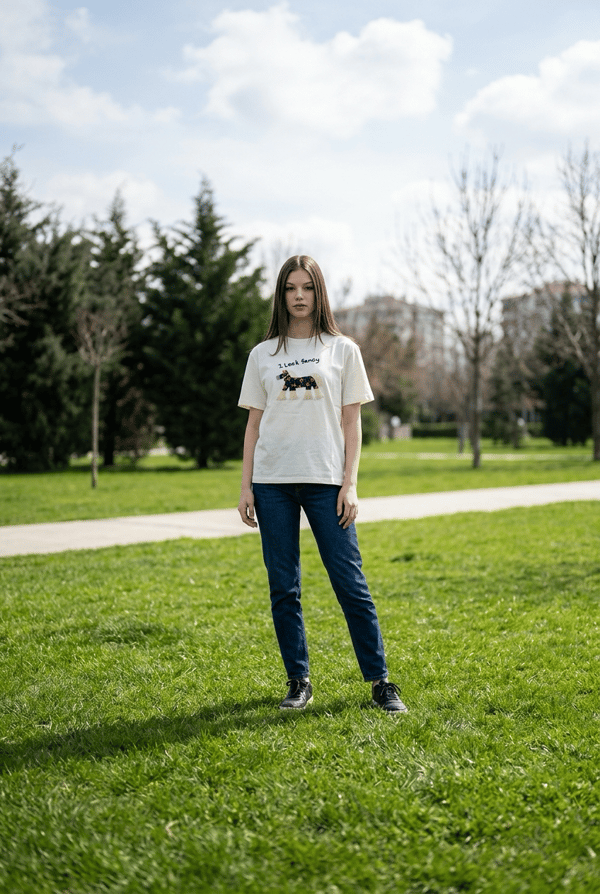 Oversize Basic T-Shirt AT Nakış Detaylı  - BEYAZ